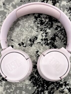 JBL Tune 510BT Pink Wireless On-Ear Bluetooth Headphones Headband Style